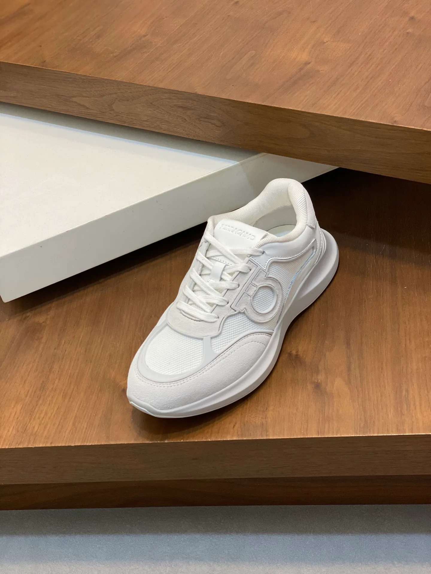 Men's men's shoes 💰700 [Ferragamo] Ferragamo - High-end quality original order - Upper: original cow suede leather with breathable mesh, brand logo sewn on the shoe body - Lining: brand canvas, foot pads; water-dyed cowhide - Outsole: rubber outsole - Super high quality control·Fine workmanship: Prominent (high-end·luxury·grade) Size: 38-44 (38 45, can be customized)